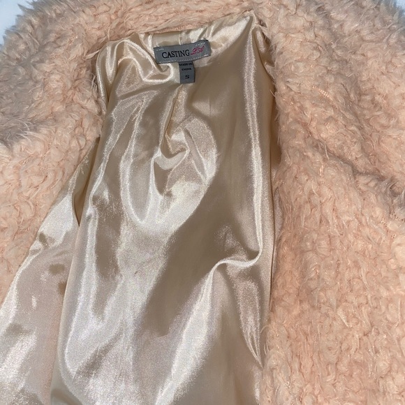 Coat double lined , fuzzy . - Picture 2 of 4